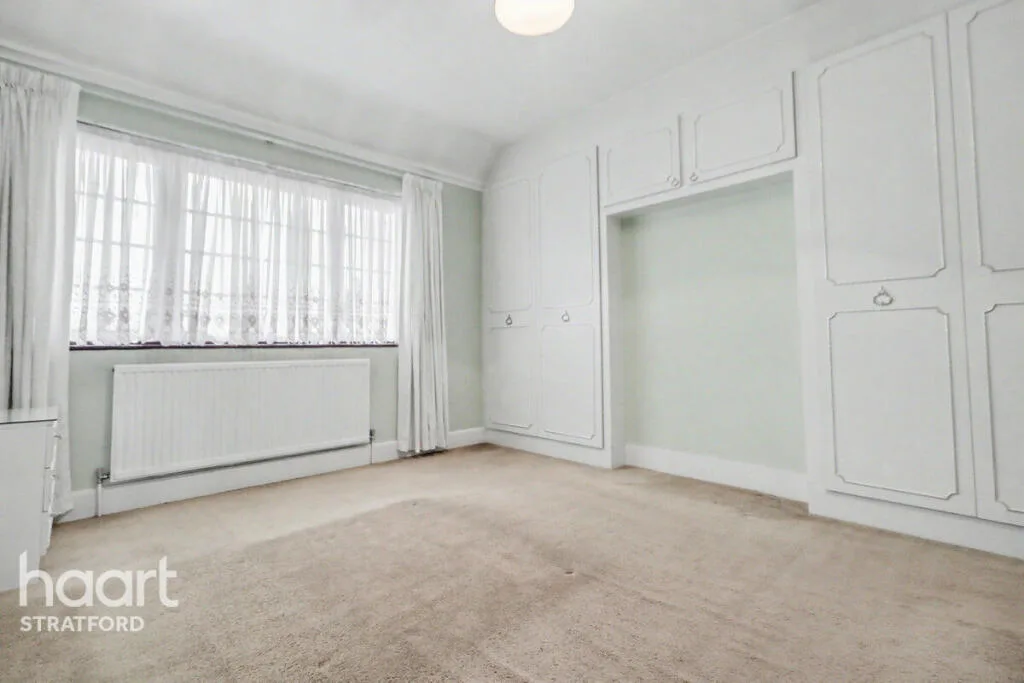 3 bedroom end of terrace house for rent