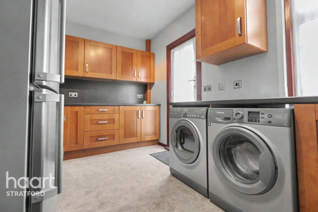 3 bedroom end of terrace house for rent