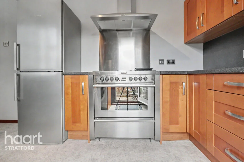 3 bedroom end of terrace house for rent