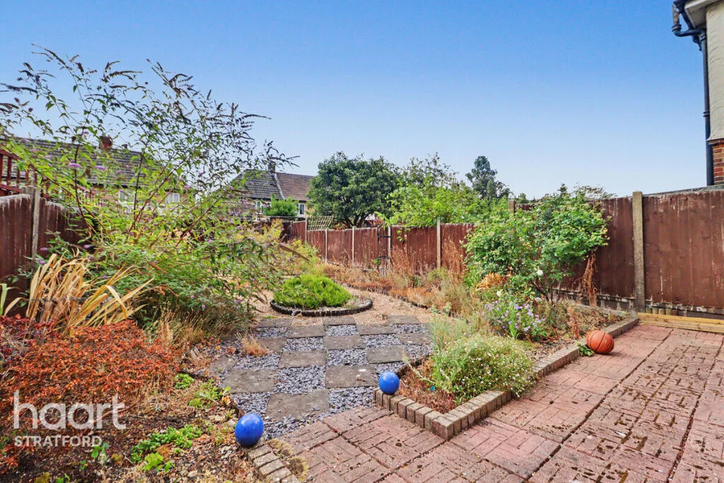 3 bedroom end of terrace house for rent