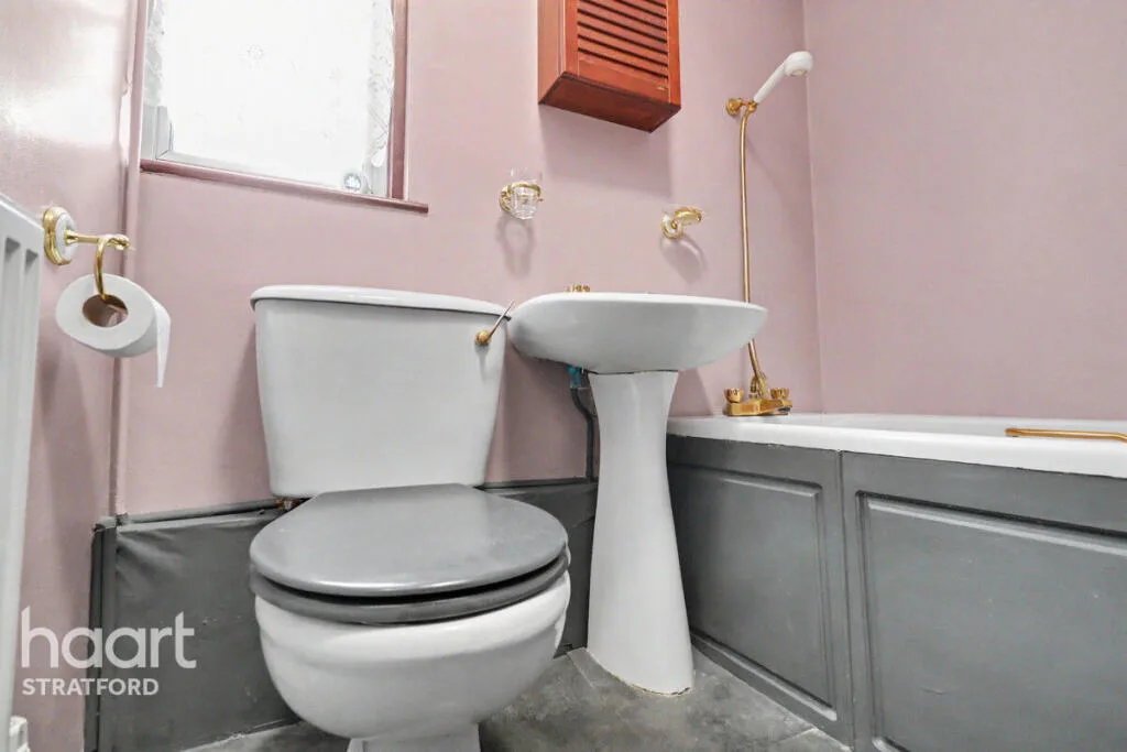 3 bedroom end of terrace house for rent