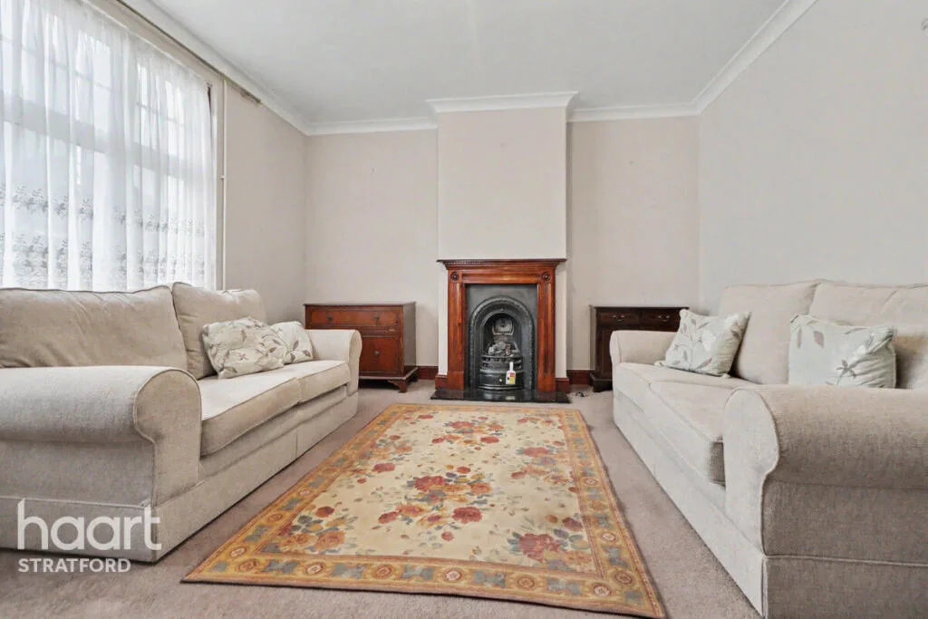 3 bedroom end of terrace house for rent