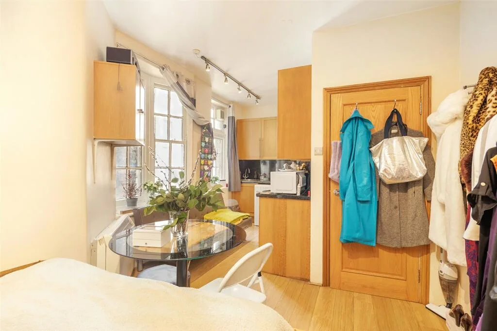 Studio flat for rent