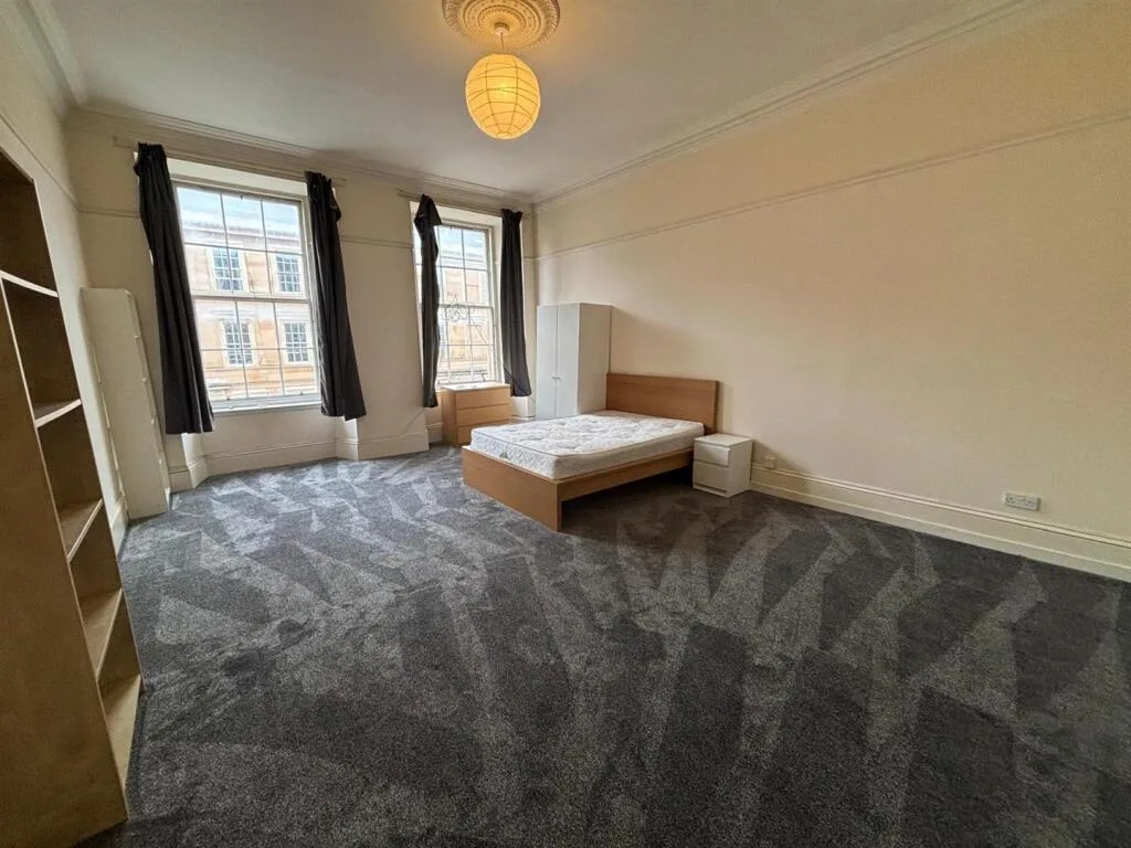 4 bedroom flat for rent
