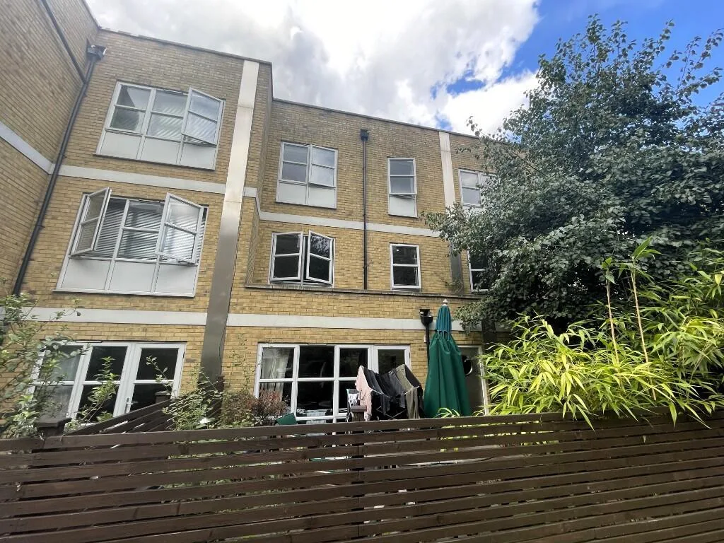 4 bedroom mews property for rent