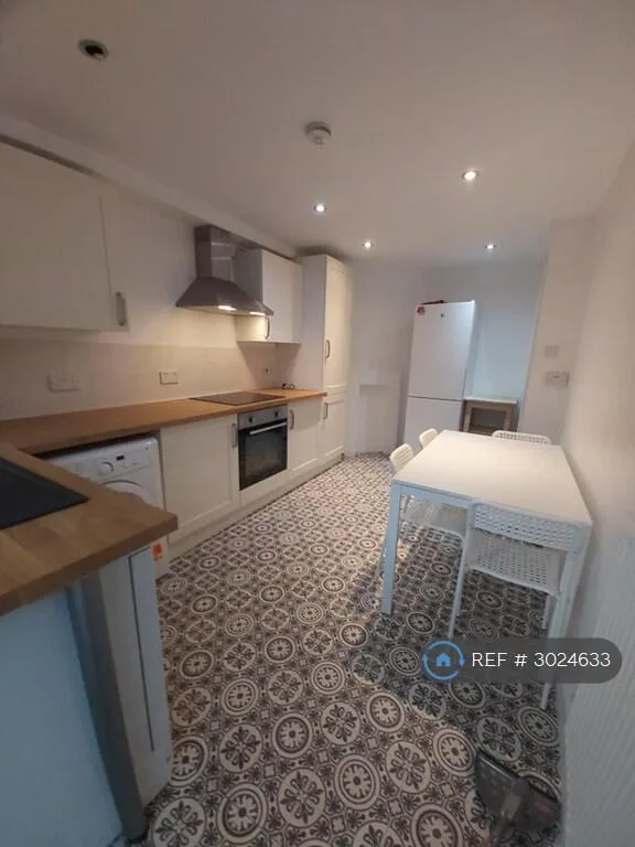 3 bedroom flat for rent