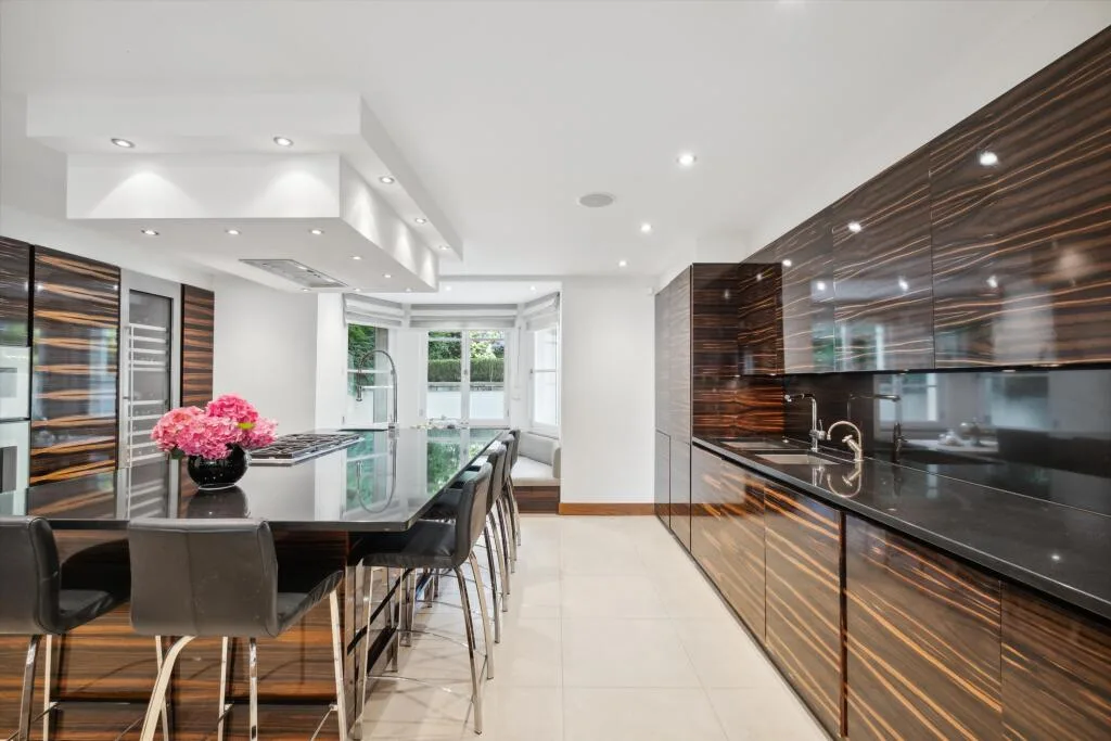 5 bedroom terraced house for rent