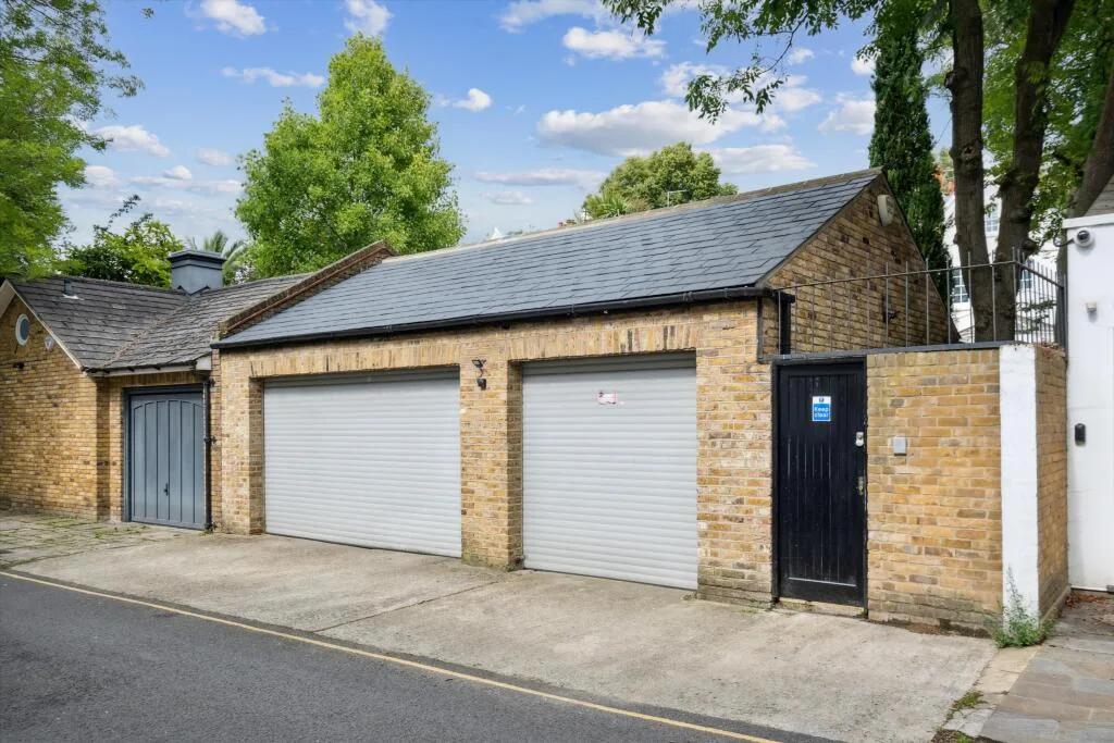 5 bedroom terraced house for rent