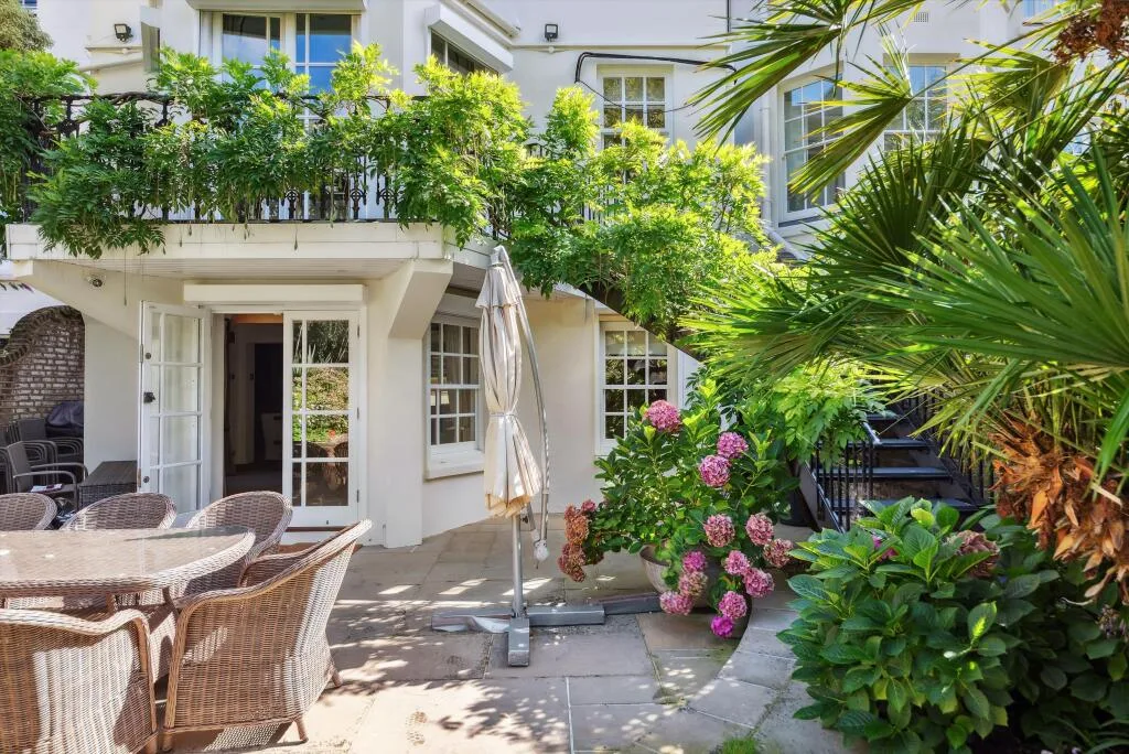 5 bedroom terraced house for rent