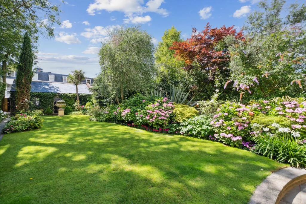 5 bedroom terraced house for rent