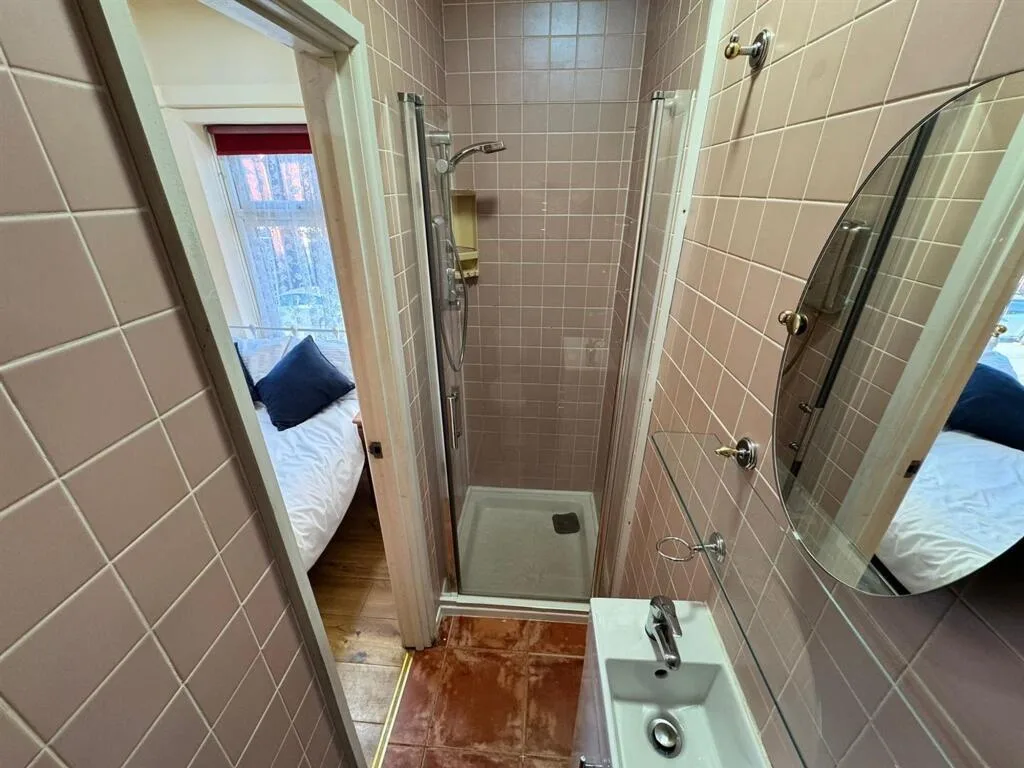 1 bedroom house of multiple occupation for rent