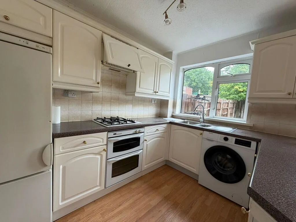 3 bedroom semi-detached house for rent