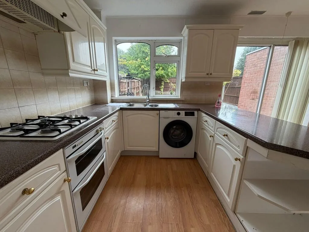 3 bedroom semi-detached house for rent