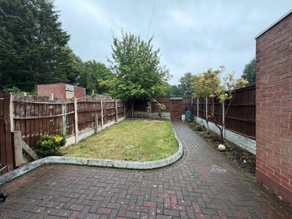 3 bedroom semi-detached house for rent