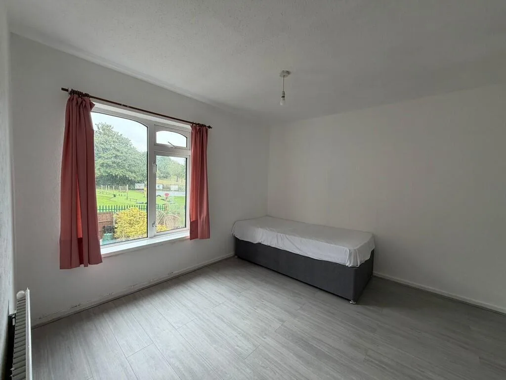 3 bedroom semi-detached house for rent