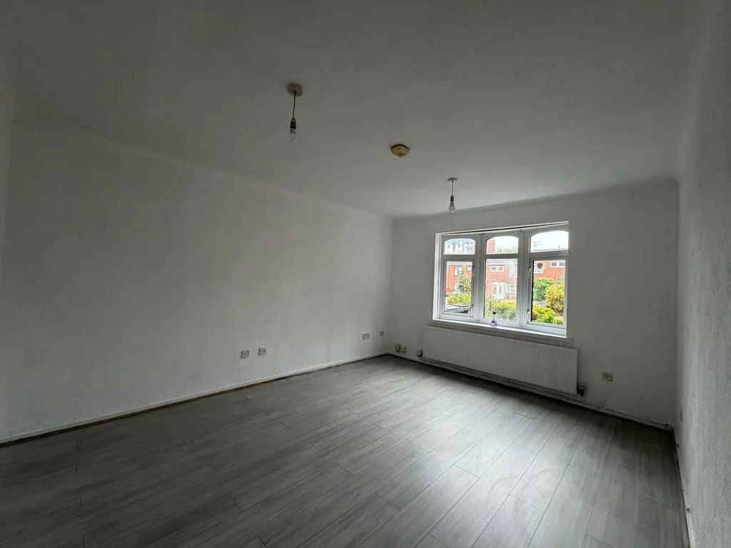 3 bedroom semi-detached house for rent