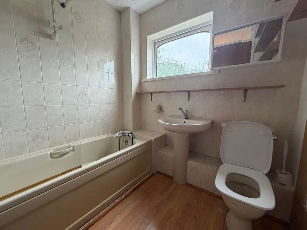 3 bedroom semi-detached house for rent