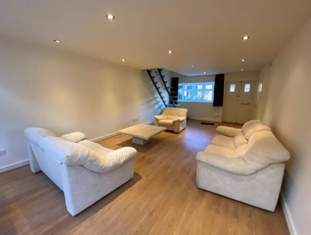3 bedroom mews property for rent