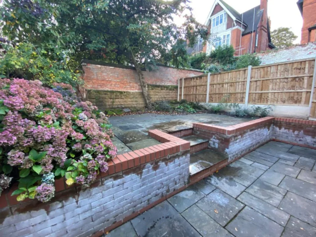 3 bedroom mews property for rent