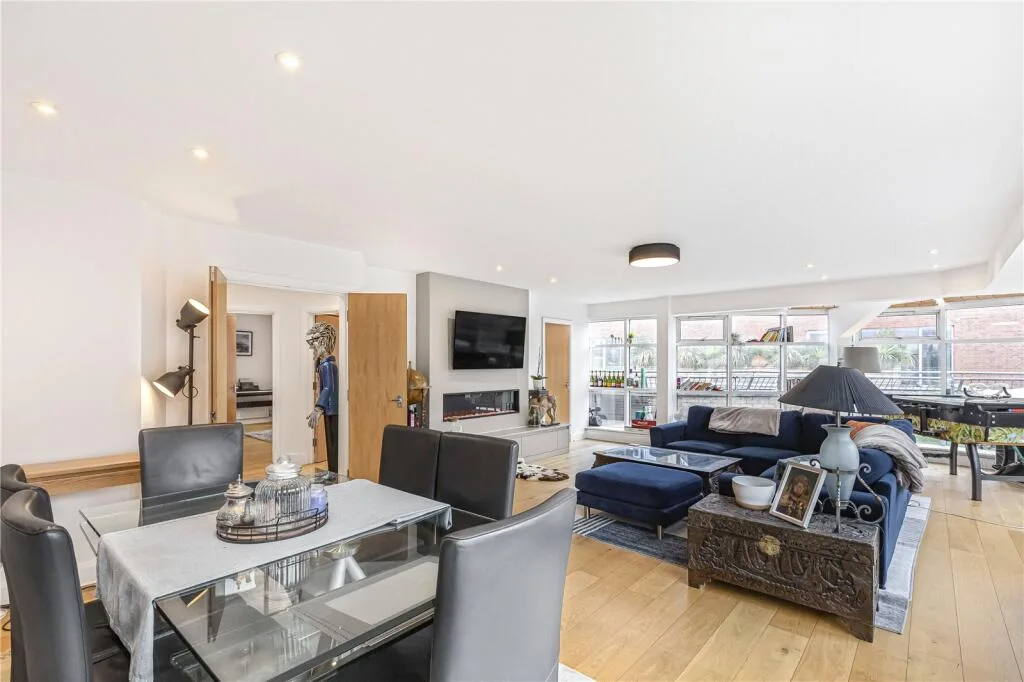 2 bedroom penthouse for rent