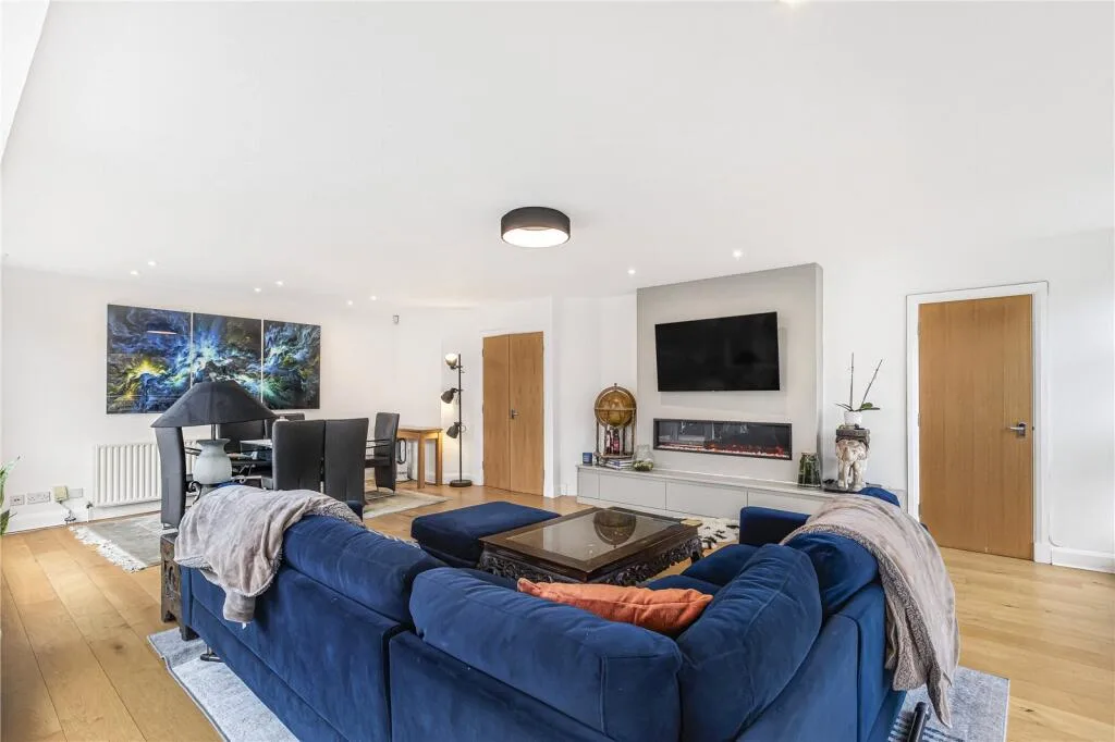 2 bedroom penthouse for rent