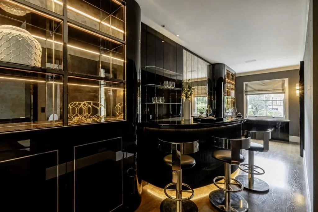 5 bedroom detached house for rent