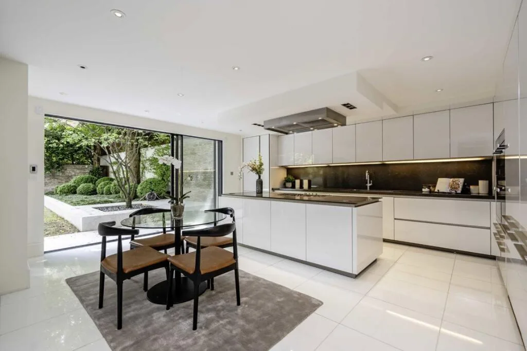 5 bedroom detached house for rent