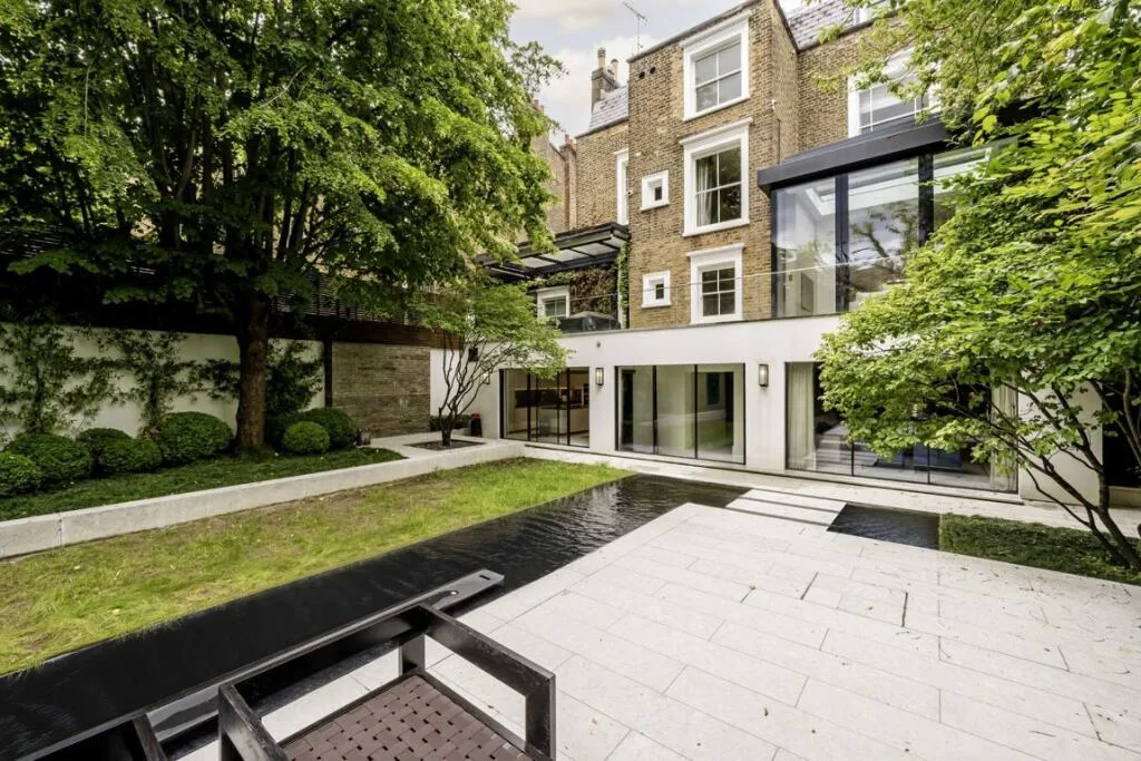 5 bedroom detached house for rent
