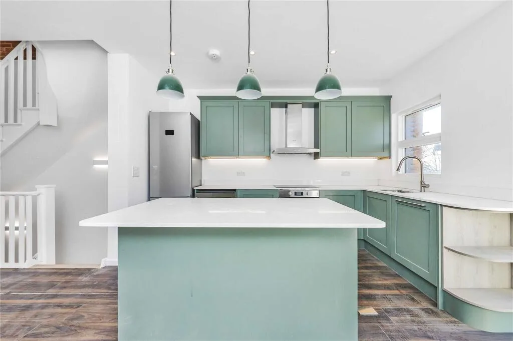 3 bedroom end of terrace house for rent