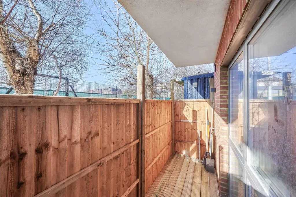 3 bedroom end of terrace house for rent