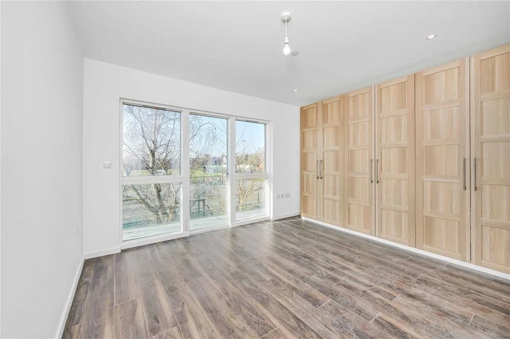 3 bedroom end of terrace house for rent