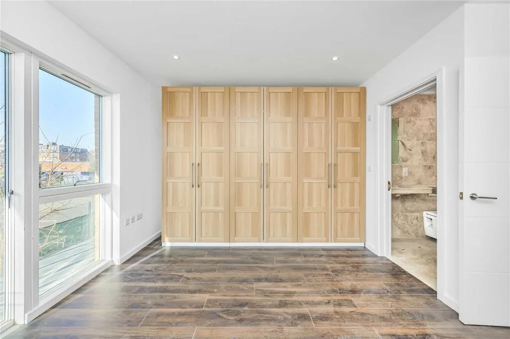 3 bedroom end of terrace house for rent
