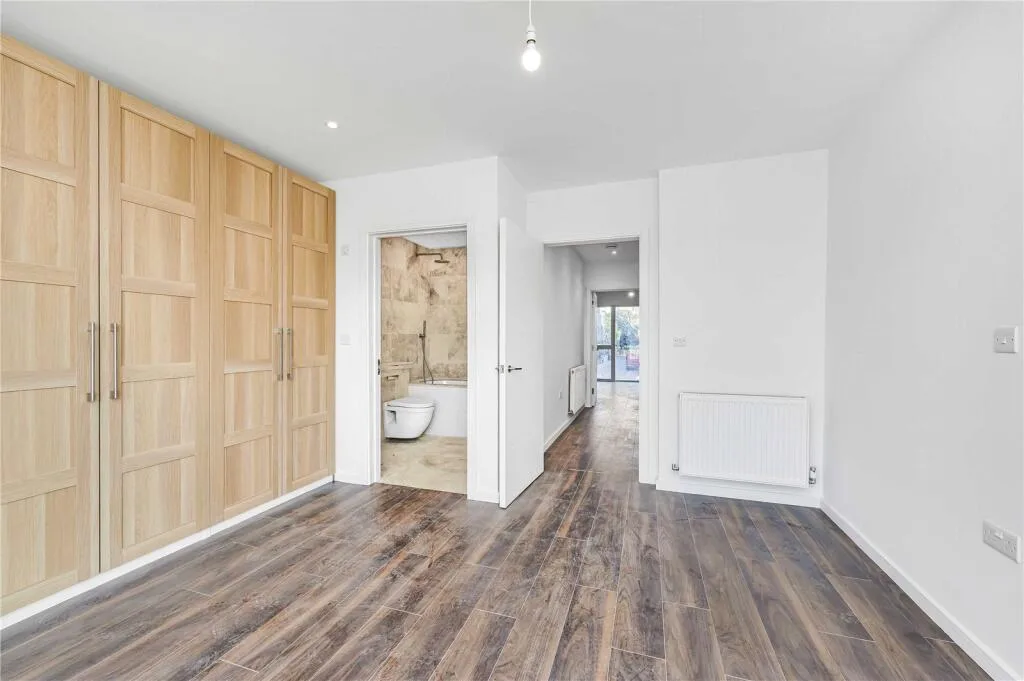 3 bedroom end of terrace house for rent
