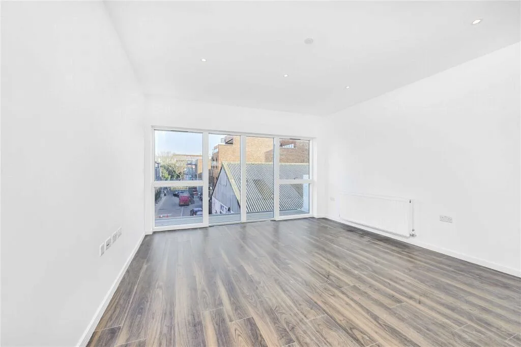 3 bedroom end of terrace house for rent