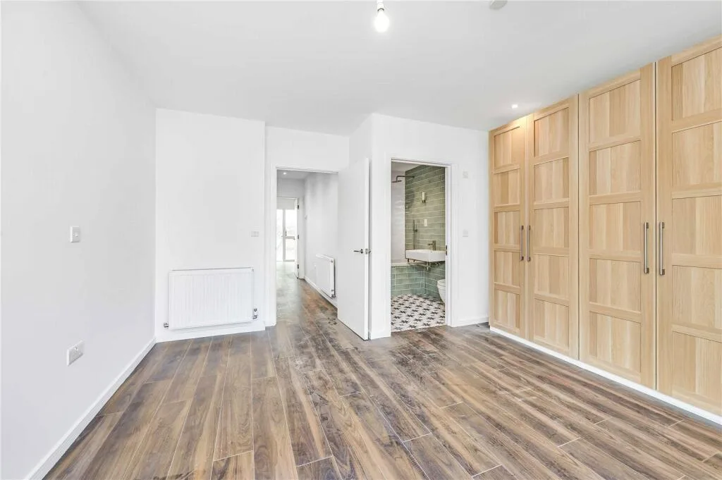 3 bedroom end of terrace house for rent