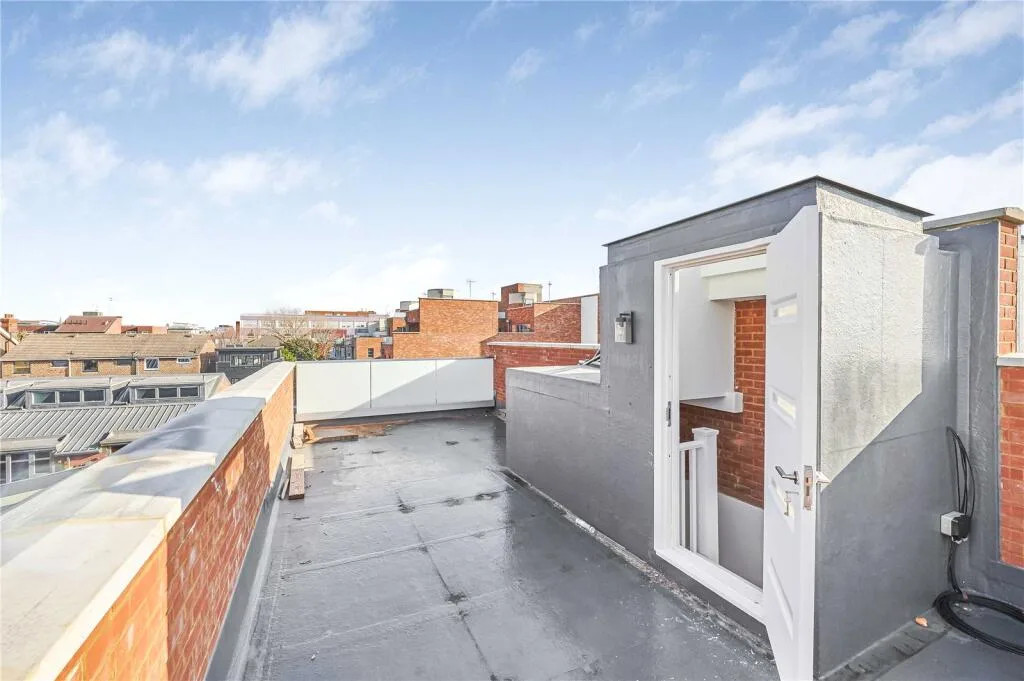 3 bedroom end of terrace house for rent