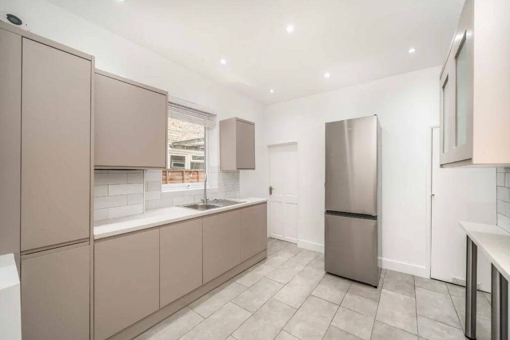 1 bedroom maisonette for rent