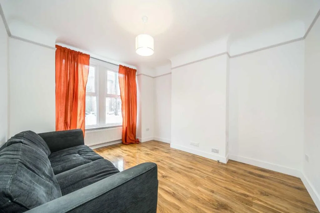 1 bedroom maisonette for rent