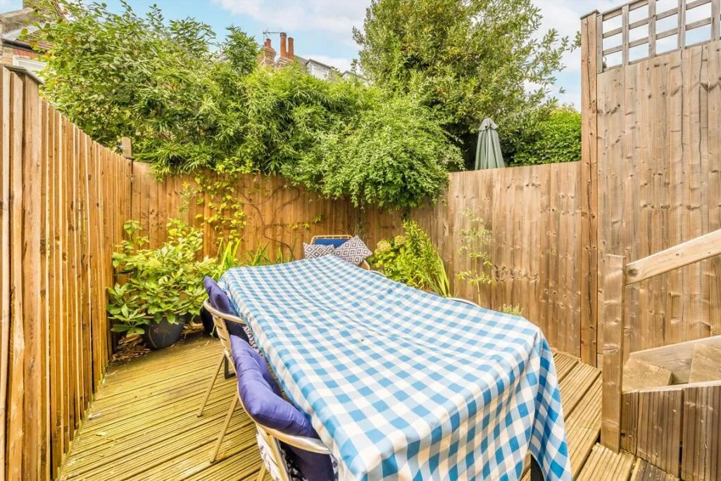 3 bedroom flat for rent