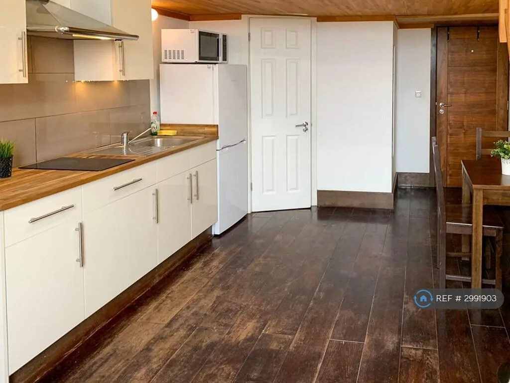 Studio flat for rent