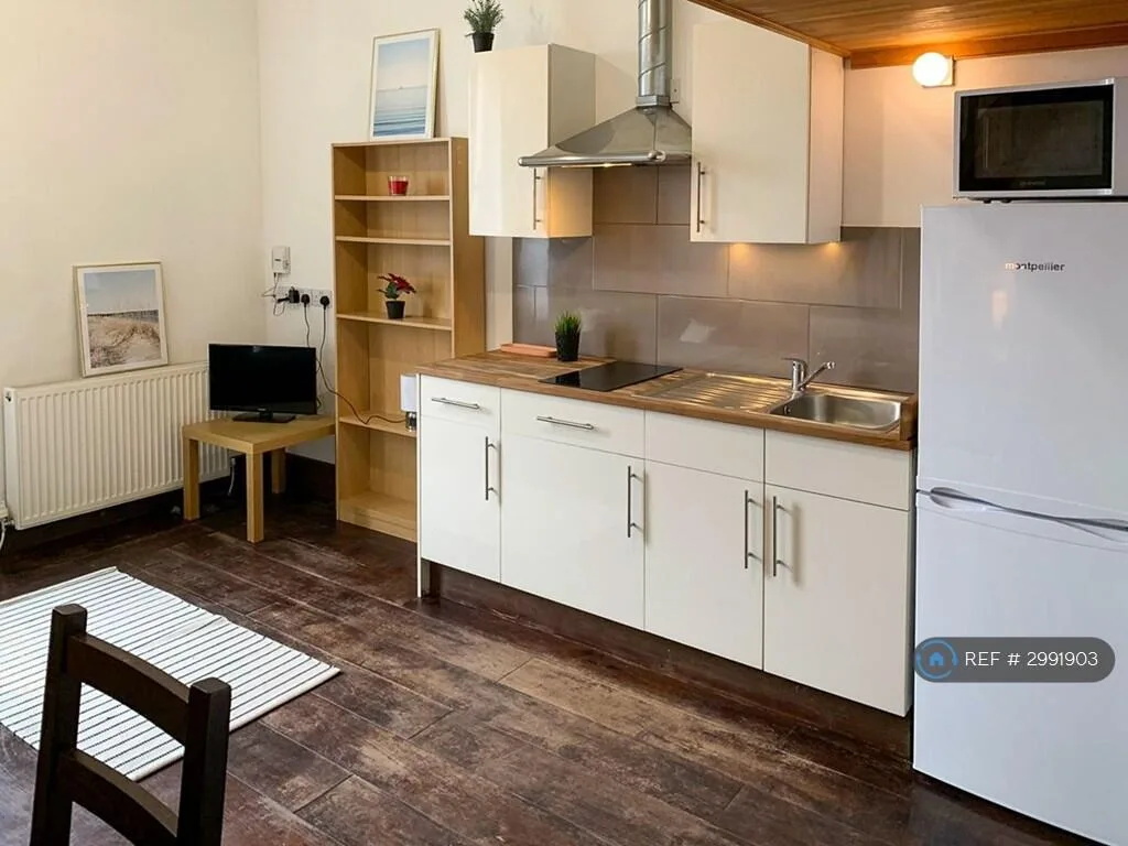 Studio flat for rent