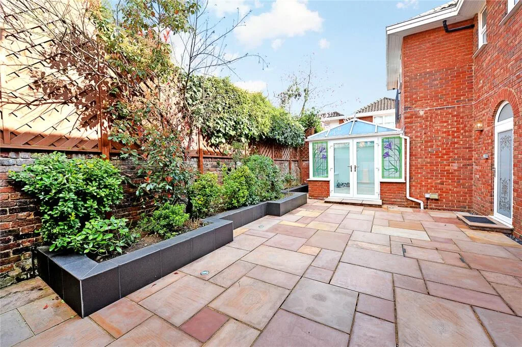 5 bedroom detached house for rent