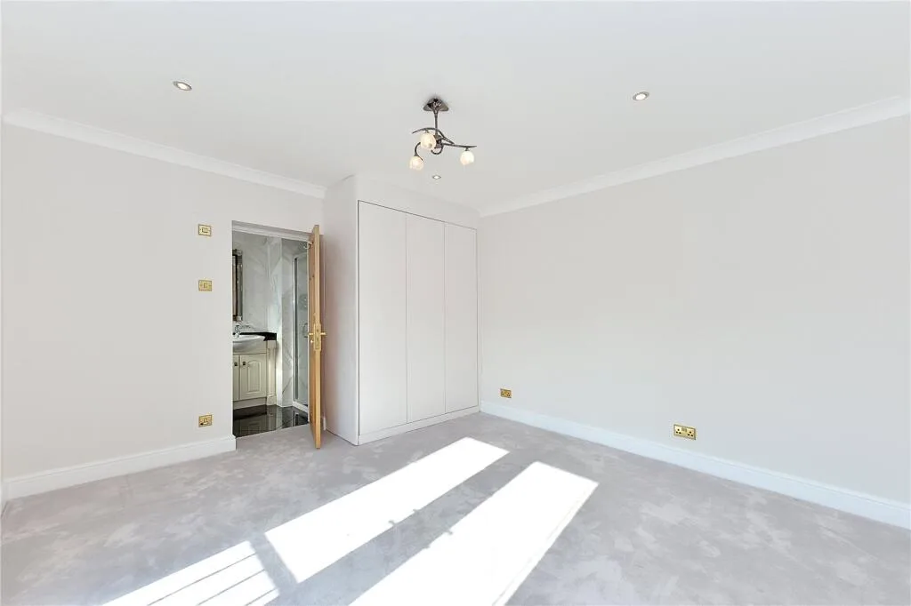 5 bedroom detached house for rent