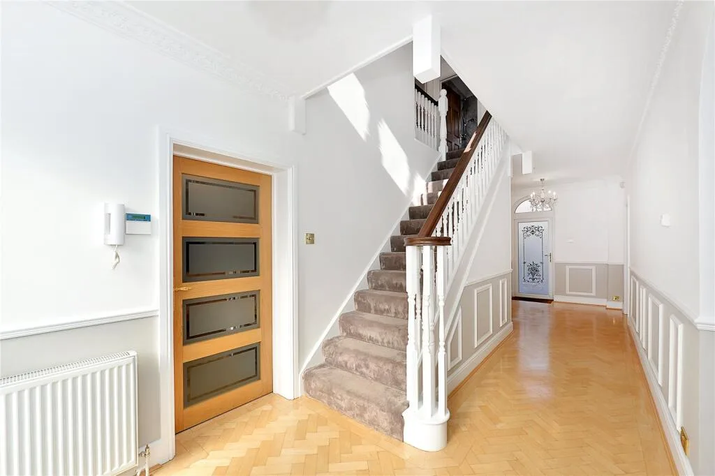 5 bedroom detached house for rent