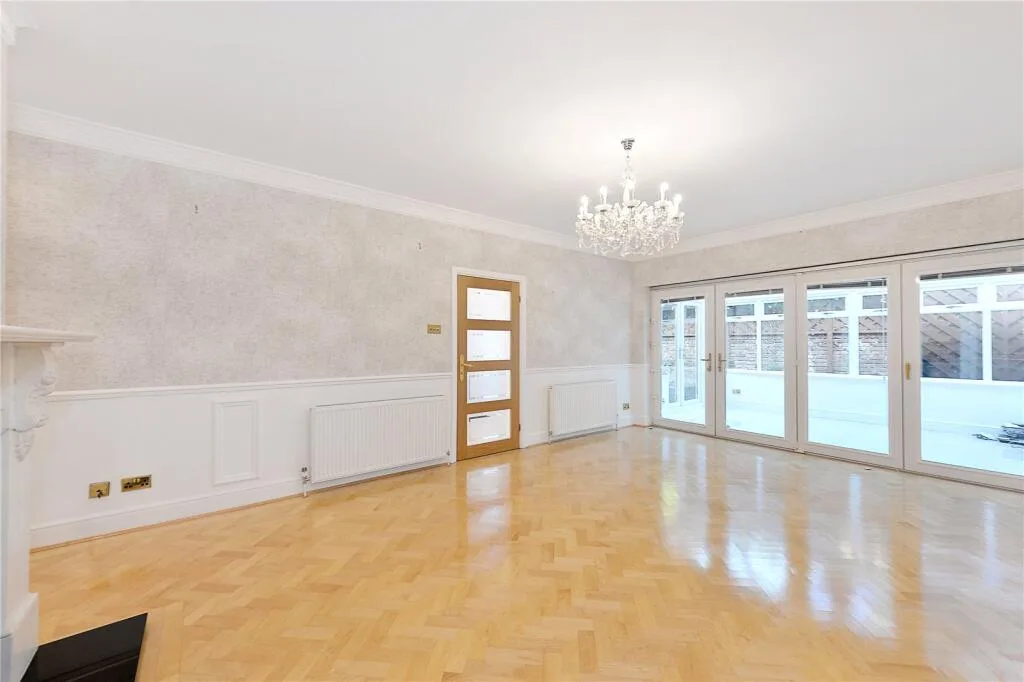 5 bedroom detached house for rent