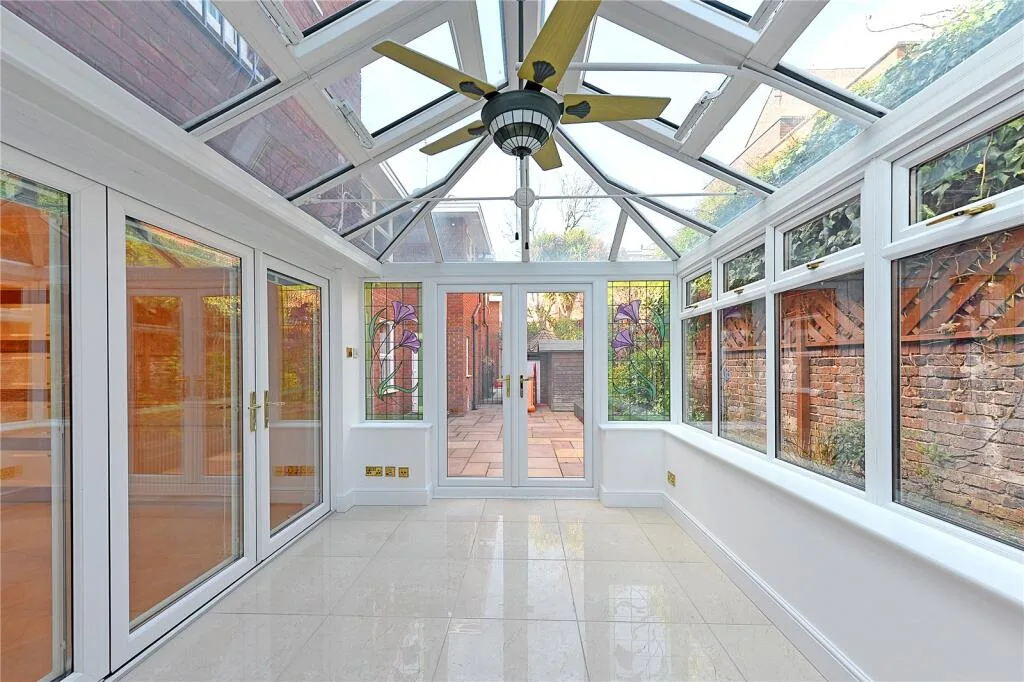 5 bedroom detached house for rent
