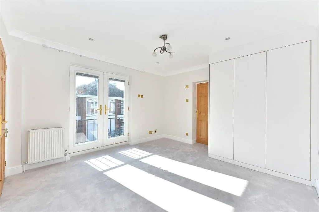 5 bedroom detached house for rent