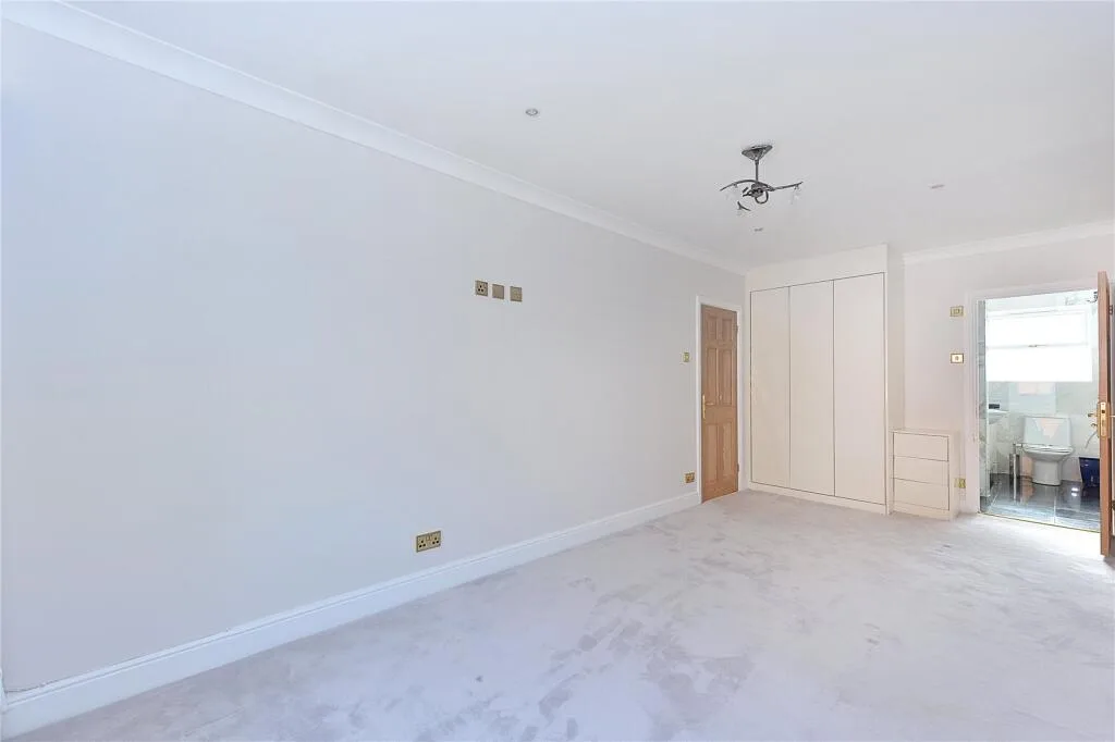 5 bedroom detached house for rent