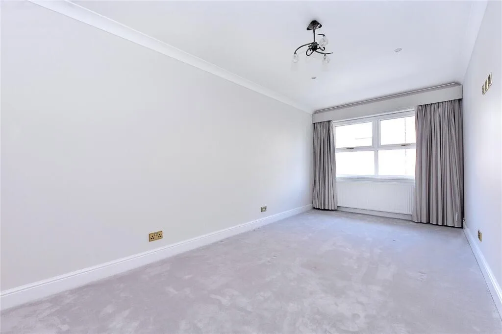 5 bedroom detached house for rent
