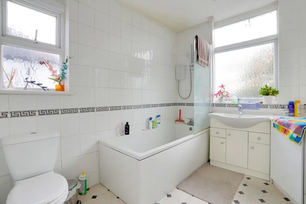 3 bedroom semi-detached house for rent